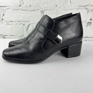 Vintage Y2K Bandalino Black Leather Silver Accent Booties